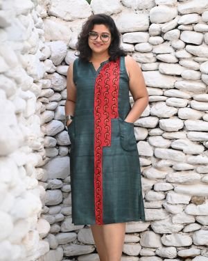 Sleeveless Pocket Dress 005